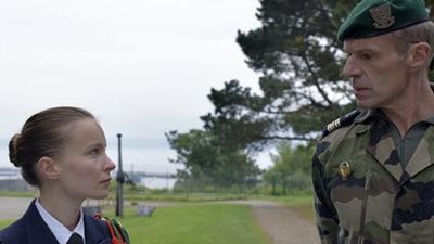image de la news Bande-annonce Volontaire : la jeune recrue Diane Rouxel tient tête à l'intransigeant commandant Lambert Wilson