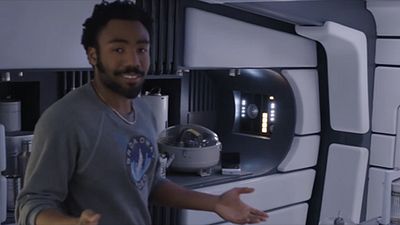 image de la news Une visite du Faucon Millenium avec Donald Glover, ca vous dit ?