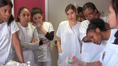 image de la news De chaque instant : "Les infirmiers sont essentiels aussi parce qu'ils assurent la dimension humaine du soin"