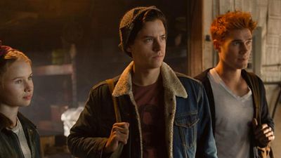image de la news Riverdale saison 3 : Jughead retrouve sa mère et sa soeur dans le teaser du final de mi-saison