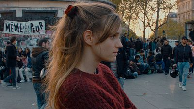 image de la news Bande-annonce Paris est à nous : Noémie Schmidt arpente la capitale dans le nouveau film français Netflix