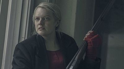 image de la news The Handmaid's Tale saison 3 : June devient méchante sur les photos de tournage [SPOILERS]
