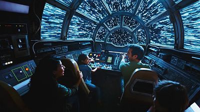 image de la news Star Wars : premières photos de la nouvelle attraction Millennium Falcon : Smugglers Run des parcs Disneyland