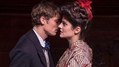 image de la news Bande-annonce Curiosa : Niels Schneider initie Noémie Merlant à l’amour et à l’érotisme