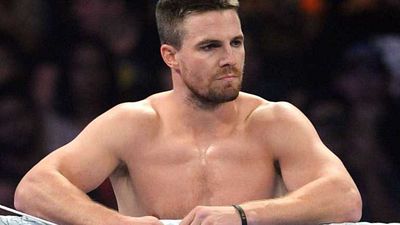 image de la news Après Arrow, Stephen Amell jouera une star de catch