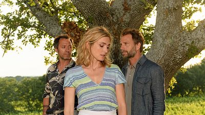 image de la news Soupçons sur France 3 : un rôle "d'héroïne hitchcockienne" pour Julie Gayet 