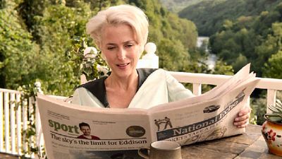 image de la news The Crown saison 4 : Gillian Anderson jouera bien Margaret Thatcher
