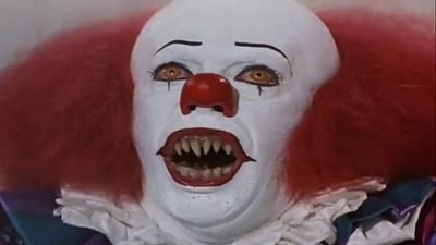 image de la news Ça sur TF1 Séries Films : qui joue le terrifiant clown du téléfilm ?