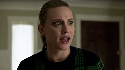 image de la news Riverdale saison 4 : Alice prête à tuer Betty dans le teaser du final de mi-saison