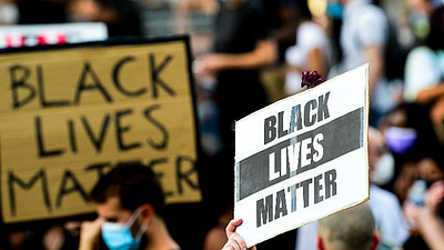 image de la news Affaire Adama Traoré : les réalisateurs des Derniers Parisiens préparent un documentaire