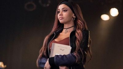 Batwoman : Vanessa Morgan (Riverdale) pour remplacer Ruby Rose ?