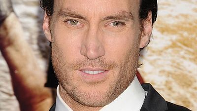 image de la news Hartley, coeurs à Vif sur MyTF1 : savez-vous que Callan Mulvey, l'interprète de Drazic, a frôlé la mort ?