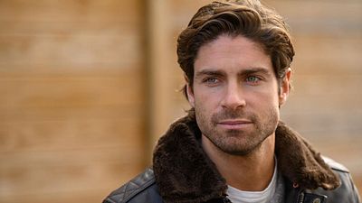 image de la news Gabriel dans Infidèle Saison 2 : qui est Tom Leeb, l'amant de Claire Keim ?