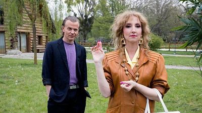 image de la news La Vengeance au Triple Galop sur CANAL+ : Alex Lutz dans une fiction parodique avec Leïla Bekhti, François Civil, Audrey Lamy…