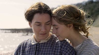 image de la news Ammonite sur CANAL+ : Kate Winslet et Saoirse Ronan se confient sur cette romance féministe