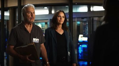 image de la news Les Experts : Gil Grissom  et Sara Sidle sont de retour dans la nouvelle bande-annonce de CSI Vegas