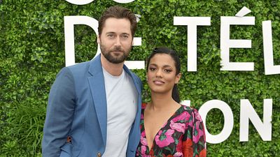 image de la news New Amsterdam : Ryan Eggold (Max) reproche-t-il à Freema Agyeman (Helen) son départ de la série ?