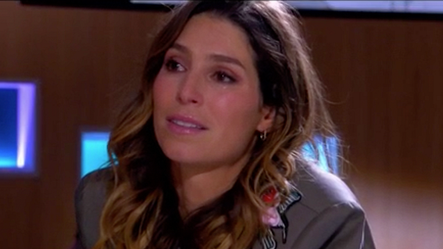 image de la news "Je suis trop émue" : Laury Thilleman fond en larmes dans C à vous