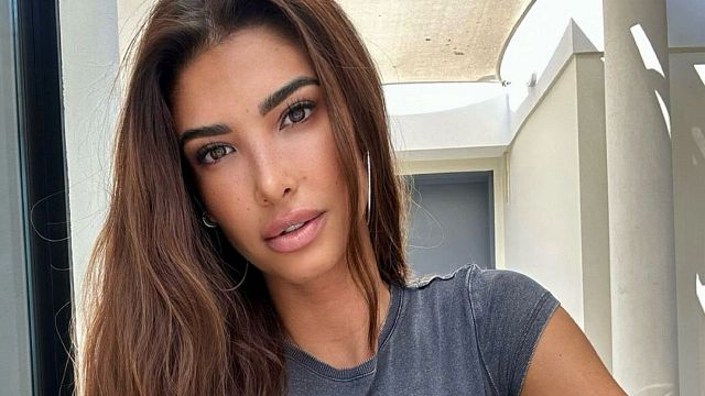 image de la news Mélanie Dedigama tease sa prochaine émission… Les internautes ont une théorie !