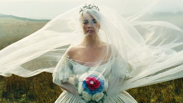 image de la news "Impossible de réaliser une adaptation parfaite" : pourquoi Hurlevent avec Margot Robbie est-il aussi peu fidèle au livre ?