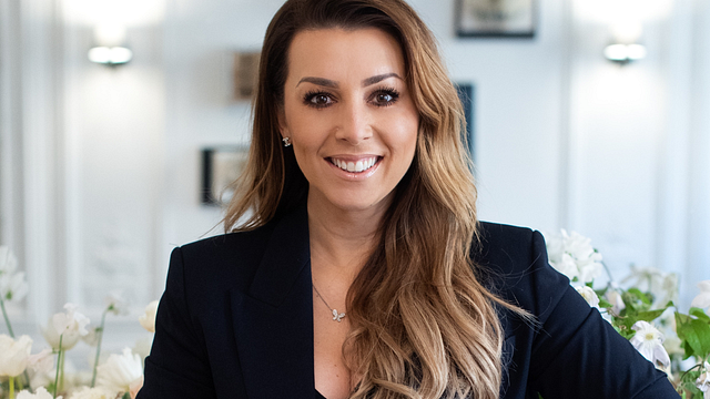image de la news 4 mariage pour 1 lune de miel à l'arrêt ? Elodie Villemus fait une mise au point !