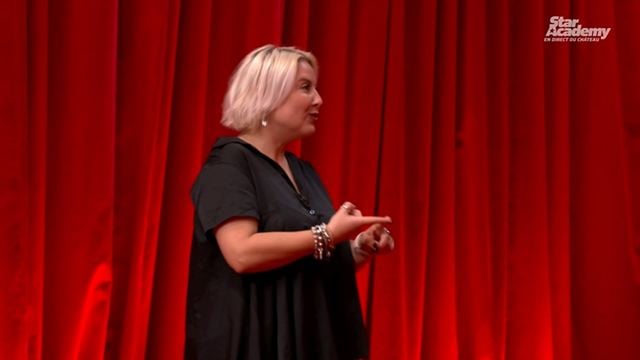 "Pourquoi tu t'empêches d'être complètement toi ?", Marlène Schaff (Star Academy) prend à part un élève après le cours d'expression scénique