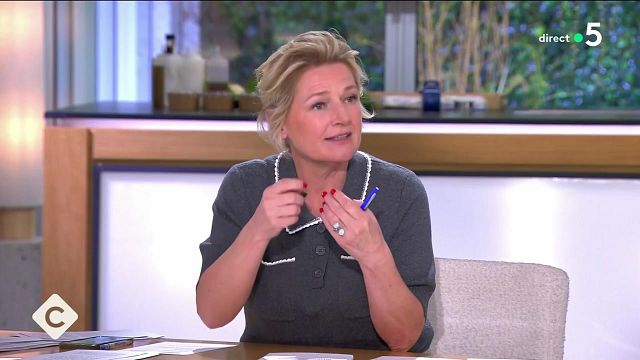 image de la news C à Vous : un chroniqueur emblématique révèle sa dépression