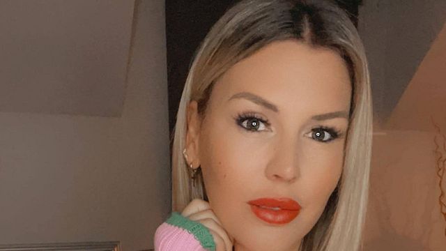 image de la news Amélie Neten (Les Cinquante) bouleversée : elle annonce la mort de sa mère