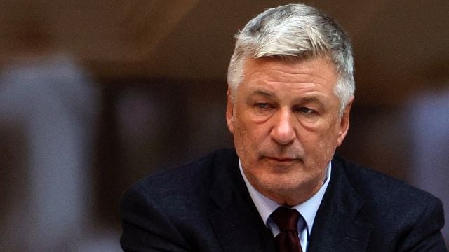 Tir mortel d'Alec Baldwin : l'acteur porte plainte contre la production pour négligence