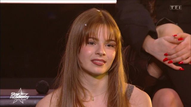 image de la news Star Academy : Anouk a-t-elle vraiment essayé de sortir du château ? Ambre répond