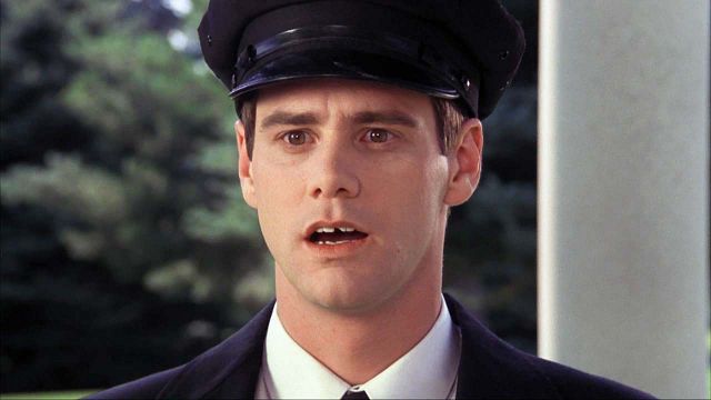 image de la news "Quand on ne sait pas quoi faire, on imite Jim Carrey" : l'acteur a improvisé cette scène hilarante il y a 30 ans, et il a fait rire des millions de personnes