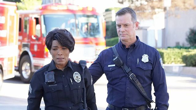 image de la news 9-1-1 : un personnage historique meurt tragiquement dans la saison 8