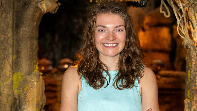 image de la news Koh-Lanta 2026 (portrait) : qui est Lola, la grande sportive qui n'a pas peur de laisser parler ses émotions ?