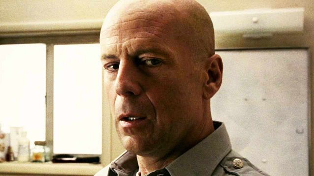 image de la news "Je trouve le scénario très mauvais" : il y a 20 ans, Bruce Willis a aidé ce Français à s'imposer à Hollywood