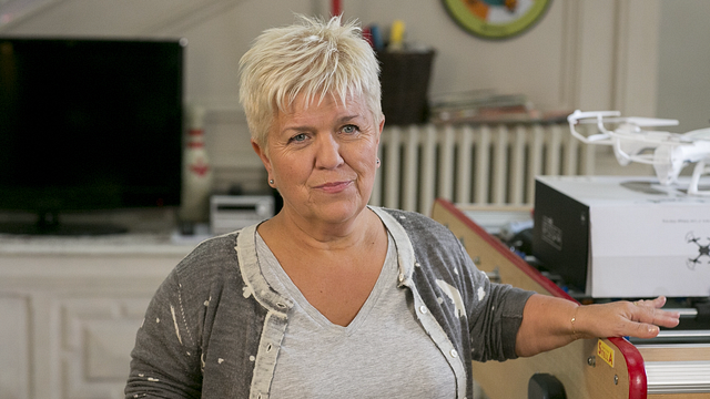 image de la news Après un an d'absence, Mimie Mathy inconsolable sur la scène des Enfoirés. Les stars, touchées, lui rendent hommage !