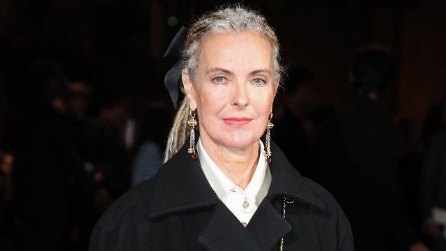 image de la news Carole Bouquet : pourquoi a-t-elle totalement changé son look ? Voici la réponse !