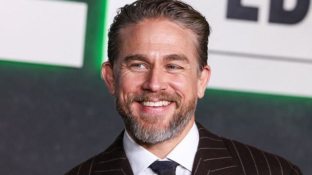 image de la news La méthode révolutionnaire de Charlie Hunnam pour décompresser sur le tournage de cette série Netflix déconseillée aux moins de 16 ans !