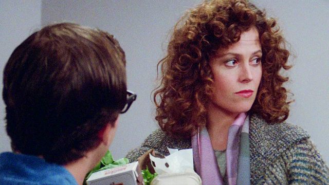 image de la news "Ne fais plus jamais ça, c'est grotesque !" : cette improbable audition de Sigourney Weaver a inspiré un changement dans le scénario de ce film fantastique culte des années 80 !