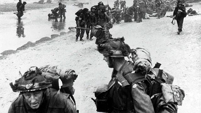 image de la news Oubliez Le Soldat Ryan ! Ce chef-d'oeuvre sorti il y a 50 ans est le film de guerre le plus réaliste sur le Débarquement du 6 juin 1944, mais il est invisible en France