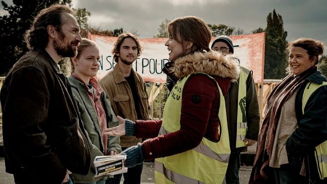 image de la news Les Braises : le film avec Virginie Efira s'inspire-t-il de figures emblématiques des Gilets jaunes ?