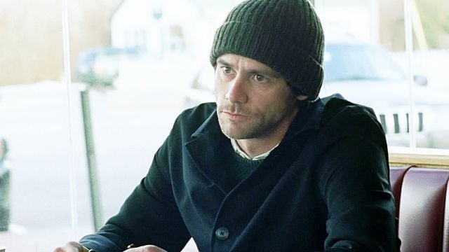 image de la news "C'est le contraire de ce qu'il dit" : 22 ans après, le réalisateur de ce film culte de science-fiction avec Jim Carrey corrige publiquement l’acteur