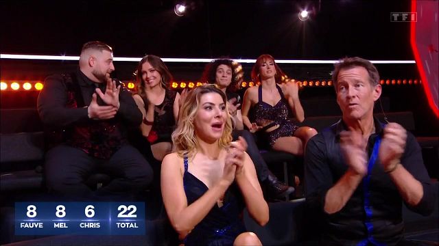 image de la news "Je suis venue vous dire coucou", les candidats de Danse avec les stars ont reçu une visite surprise en pleines répétitions !