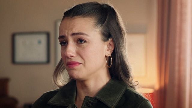 image de la news Ici tout commence sur TF1 : pourquoi Anaïs cède-t-elle et vire Billie ? "C'est comme une question de survie pour elle", confie Julie Sassoust
