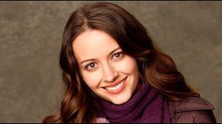 image de la news Amy Acker nous ouvre les portes d'"Happy Town" !