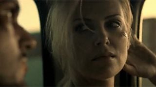 image de la news Clip : le chanteur des Killers sauvé par Charlize Theron !