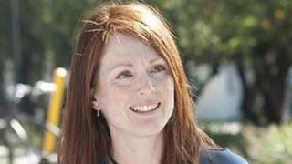 image de la news Julianne Moore "Grand-mère" chez Anne Fontaine