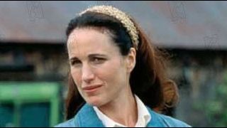 image de la news Andie MacDowell diabolique dans "What would Jane do"