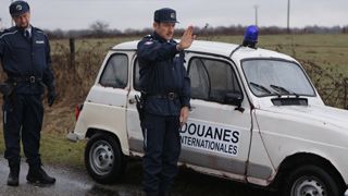 image de la news 25 000 euros pour la Renault 4 de "Rien à déclarer"