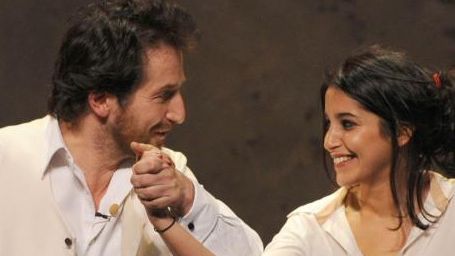 image de la news Théâtre : Leïla Bekhti fait ses premiers pas sur les planches ! [PHOTOS + VIDEO]