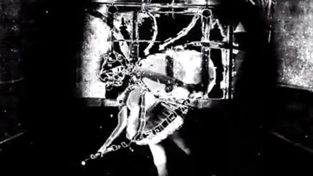 image de la news David Lynch - Nine Inch Nails : un clip qui fascine... et fait mal aux yeux ! 